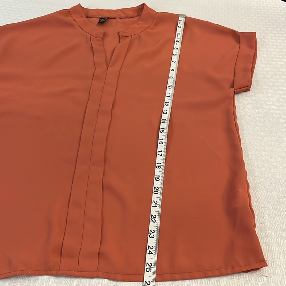Shein Blouse. Built in short sleeves. Sz Med. 100% Poly. Never worn. Auburn - Picture 9 of 9
